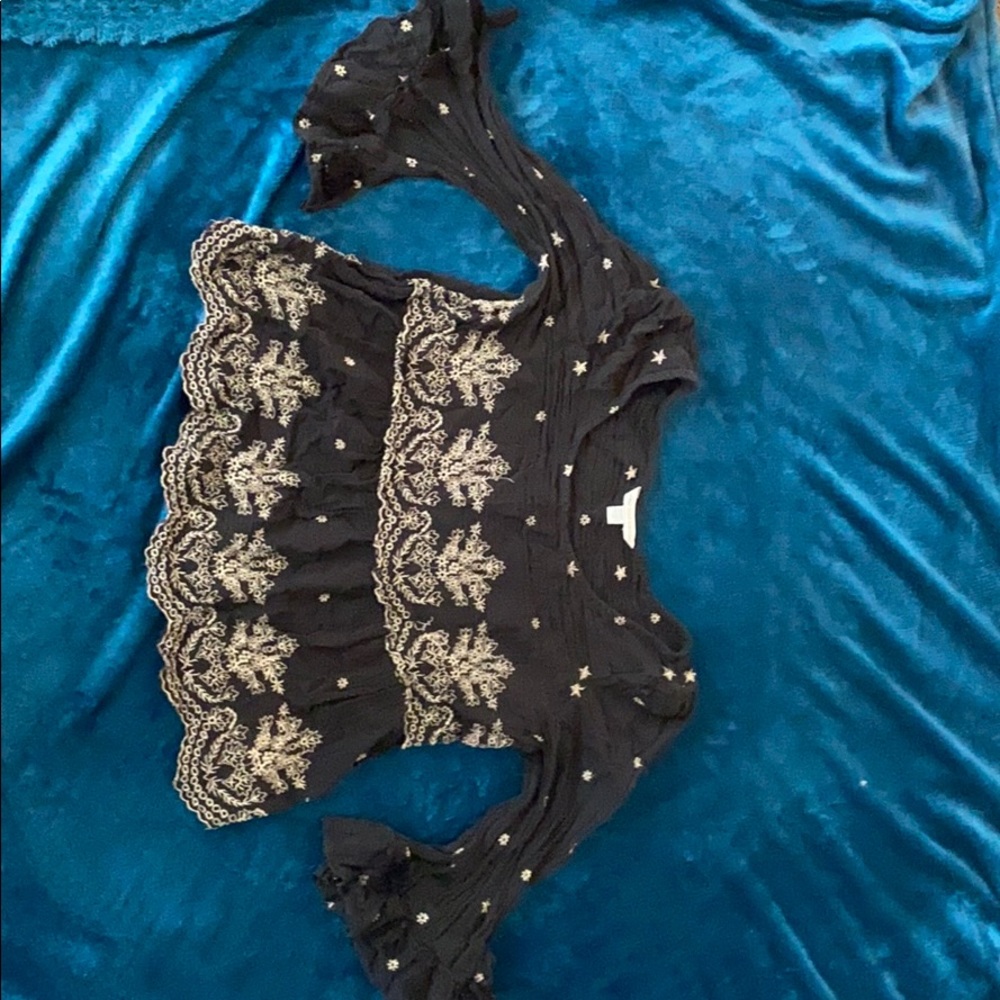 Black American Eagle cropped flare sleeve top